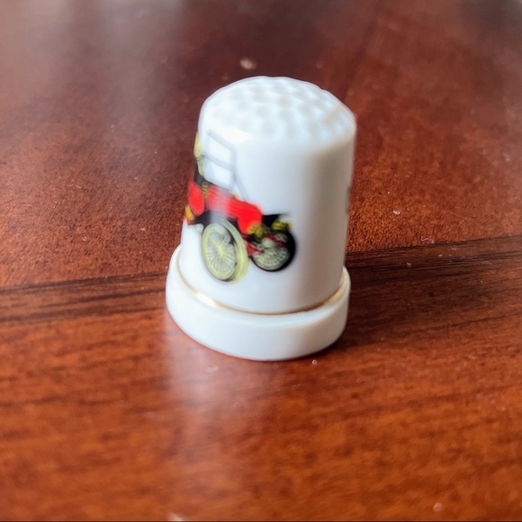 Pioneer Village Porcelain Red Truck Vehicle Collector's Thimble - Picture 5 of 5